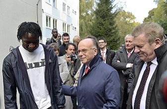 Accueil de personnes migrantes – Le ministre de l’Intérieur à la rencontre des étudiants ayant quitté Calais pour rejoindre le campus universitaire de Villeneuve-d’Ascq