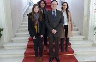 Journée internationale des droits des femmes - Le préfet partage sa journée avec deux jeunes filles