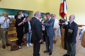 Distinction - Le préfet remet la Légion d'honneur à Didier Derousseau, directeur de l'association Accueil et Promotion Sambre