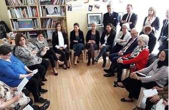 Solidarité - Agnès Buzyn, ministre des Solidarités et de la Santé, en visite sur le thème de l’inclusion sociale et numérique