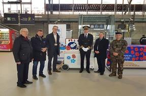 Campagne nationale du Bleuet - Opération pour la paix en gare de Lille Europe, le 8 novembre