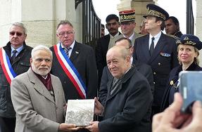 Centenaire de la Grande Guerre : hommage du Premier ministre indien au mémorial de Neuve-Chapelle