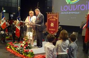 Distinction honorifique - Remise des insignes d'officier de l’ordre national du Mérite à Annick Mattighello, maire de Louvroil