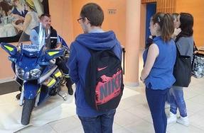 Education routière - Les acteurs de la sécurité routière sensibilisent les jeunes à Caudry