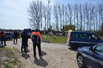 La gendarmerie nationale travaillant de concert avec la police belge pour sécuriser le Paris-Roubaix