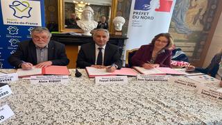 Fayçal Douhane, aux côtés des partenaires, signe le contrat de ville de Caudry
