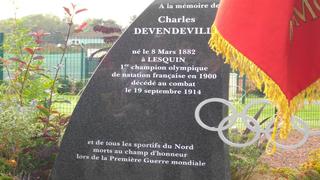 La stèle en l'honneur de Charles Devendeville à Lesquin