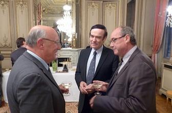 Jean-François Cordet, préfet du Nord, en discussion avec Patrick Masclet, réélu président de l'association des maires du Nord